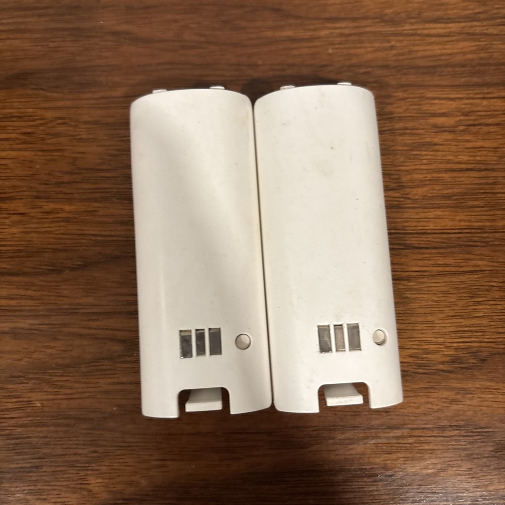Nintendo‎ Wii Remote Battery Pack Cover White Lot Of 2